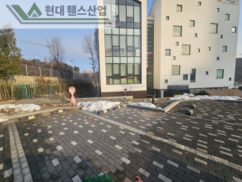 평택휀스 펜스 울타리 - 평택시 용이동에 위치한 유치원 주차장에 기존 메쉬휀스 철거 및 베이직B형휀스를 시공한 현장을 소개합니다.