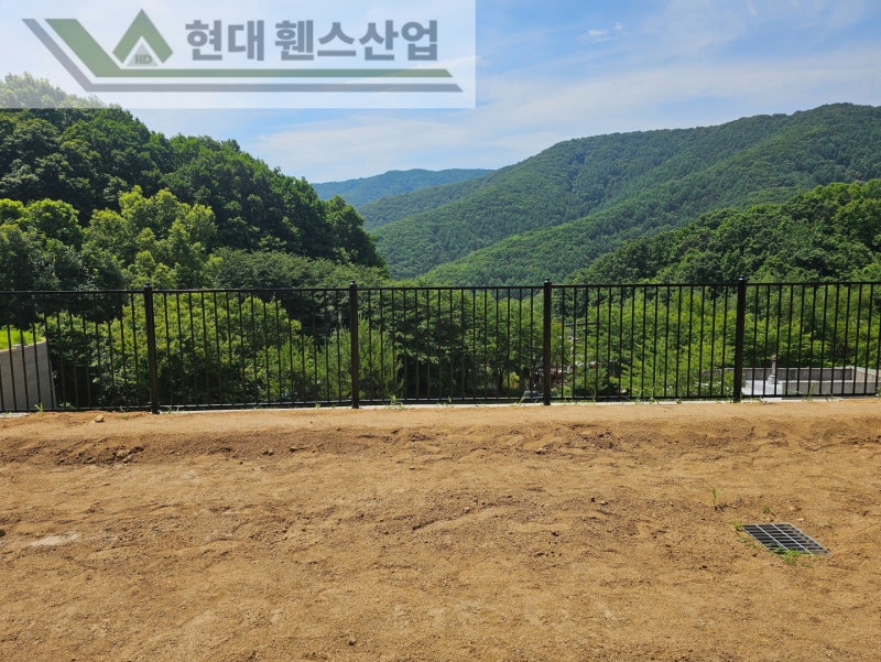 춘천휀스 펜스 울타리 - 춘천시 신북읍에 위치한 전원주택에 가성비 좋은 베이직휀스를 설치한 현장을 소개합니다.