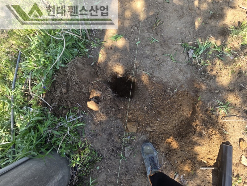 공주휀스 펜스 울타리 - 공주시 유구읍에 위치한 전원주택 경계에 오래된 휀스를 철거하고 새롭게 베이직휀스를 시공한 현장을 소개합니다. 공주휀스 펜스 울타리 - 공주시 유구읍에 위치한 전원주택 경계에 오래된 휀스를 철거하고 새롭게 베이직휀스를 시공한 현장을 소개합니다.