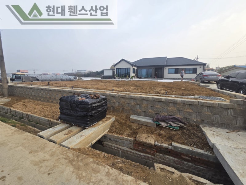천안휀스 펜스 울타리 - 천안시 직산읍에 위치한 전원주택에 경계용 베이직A형휀스를 시공한 현장을 소개합니다. 천안휀스 펜스 울타리 - 천안시 직산읍에 위치한 전원주택에 경계용 베이직A형휀스를 시공한 현장을 소개합니다.
