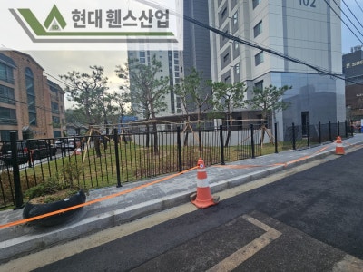 남양주 휀스 펜스 울타리 - 남양주시 진전읍에 위치한 신축 아파트 단지 경계에 베이직 A형휀스를 시공한 현장을 소개합니다.