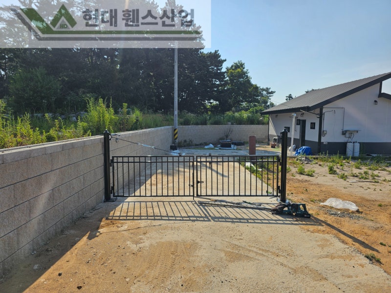 평택휀스 펜스 울타리 - 평택시 칠원동에 위치한 전원주택단지에 베이직휀스를 설치한 현장을 소개합니다.