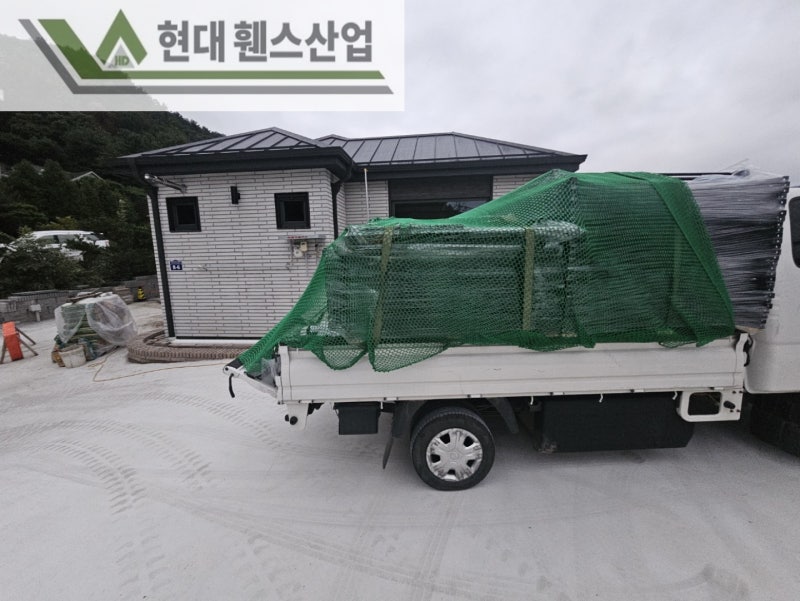 양평휀스 펜스 울타리 - 양평군 서종면에 위치한 신축 전원주택 경계에 베이직A형휀스와 메쉬휀스를 시공한 현장을 소개합니다. 양평휀스 펜스 울타리 - 양평군 서종면에 위치한 신축 전원주택 경계에 베이직A형휀스와 메쉬휀스를 시공한 현장을 소개합니다.