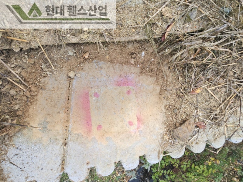 수원휀스 펜스 울타리 - 수원시 권선구 고색동에 위치한 신축 건물 경계에 추락방지용 메쉬휀스를 시공한 현장을 소개합니다.