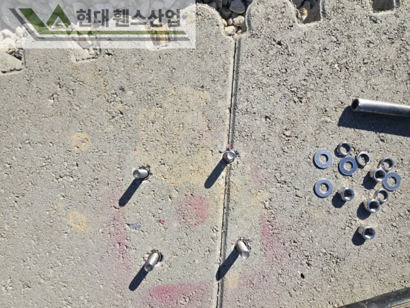 평택휀스 펜스 울타리 - 평택시 칠괴동에 위치한 신축산업단지 부지 경계에 경계용 베이직 B형휀스를 시공한 현장을 소개합니다.