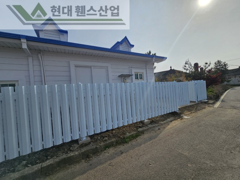 여주휀스 펜스 울타리 - 여주시 점동면에 위치한 키즈카페 예정지에 합성목재 가림막휀스와 차폐휀스를 설치한 현장을 소개합니다. Vo.2 여주휀스 펜스 울타리 - 여주시 점동면에 위치한 키즈카페 예정지에 합성목재 가림막휀스와 차폐휀스를 설치한 현장을 소개합니다. Vo.2