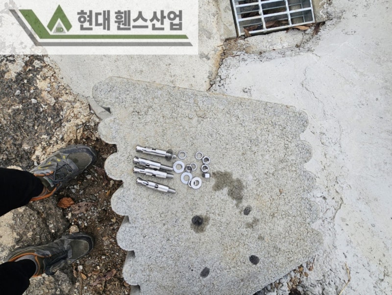 양평휀스 펜스 울타리 - 양평군 서종면에 위치한 신축 전원주택 경계에 베이직A형휀스와 메쉬휀스를 시공한 현장을 소개합니다. 양평휀스 펜스 울타리 - 양평군 서종면에 위치한 신축 전원주택 경계에 베이직A형휀스와 메쉬휀스를 시공한 현장을 소개합니다.
