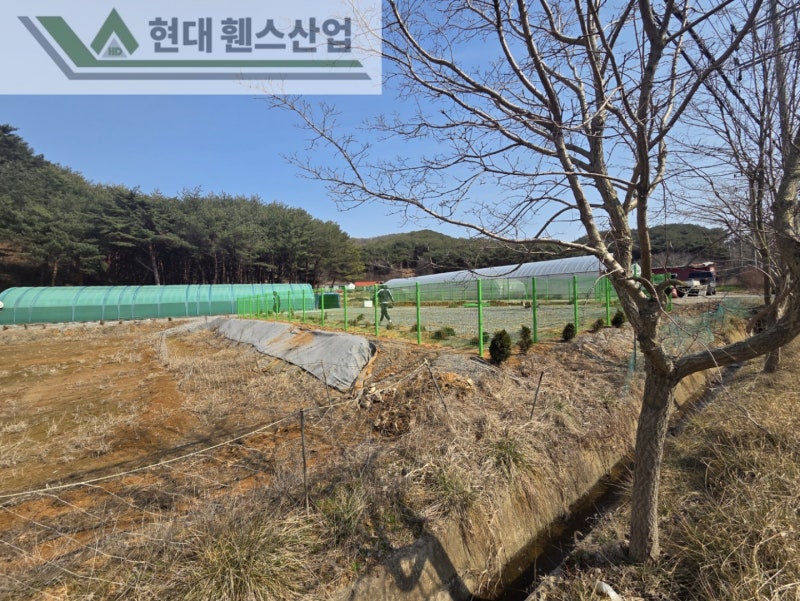 강화도휀스 펜스 울타리 - 강화도에 위치한 개인 소유지 경계에 메쉬휀스를 시공한 현장을 소개합니다.