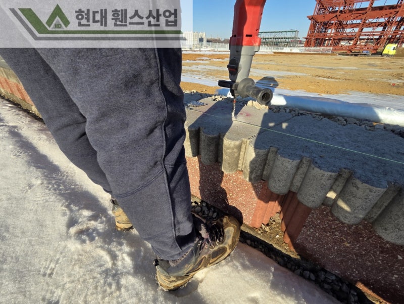 평택휀스 펜스 울타리 - 평택시 칠괴동에 위치한 브레인시티 신도시 부근 일반산업단지 부지 경계에 베이직 C형휀스를 시공한 현장을 소개합니다.