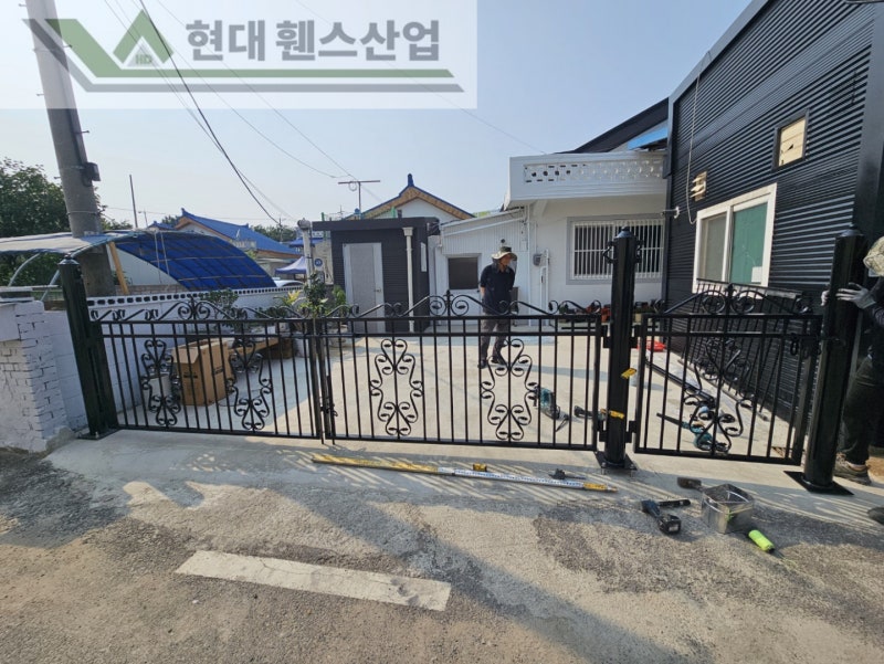 평택휀스 펜스 울타리 - 평택시 팽성읍에 위치한 작은 주차장 부지에 포플러 쌍문 + 외문을 설치한 현장을 소개합니다. 평택휀스 펜스 울타리 - 평택시 팽성읍에 위치한 작은 주차장 부지에 포플러 쌍문 + 외문을 설치한 현장을 소개합니다.
