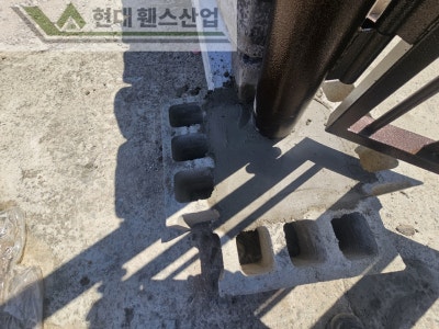 평택휀스 펜스 울타리 - 평택시 칠원동에 위치한 작은 마을 주택에 아름다운 합성목재가 들어간 대문을 시공한 현장을 소개합니다. 평택휀스 펜스 울타리 - 평택시 칠원동에 위치한 작은 마을 주택에 아름다운 합성목재가 들어간 대문을 시공한 현장을 소개합니다.