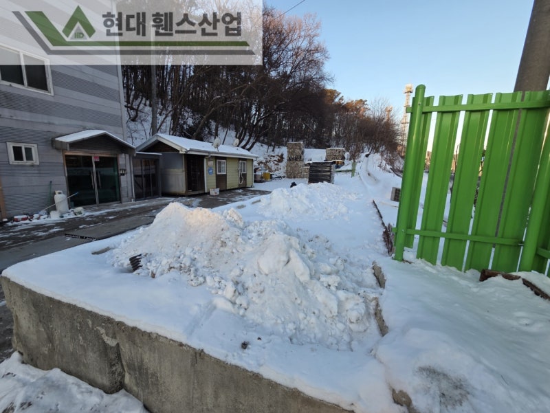아산휀스 펜스 울타리 - 아산시 용화동에 위치한 재활용 공장 경계에 차폐휀스를 시공한 현장을 소개합니다. 아산휀스 펜스 울타리 - 아산시 용화동에 위치한 재활용 공장 경계에 차폐휀스를 시공한 현장을 소개합니다.
