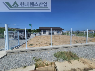 천안휀스 펜스 울타리 - 천안시 성환읍에 위치한 전원 주택에 경계용 메쉬휀스를 시공한 현장을 소개합니다. 천안휀스 펜스 울타리 - 천안시 성환읍에 위치한 전원 주택에 경계용 메쉬휀스를 시공한 현장을 소개합니다.