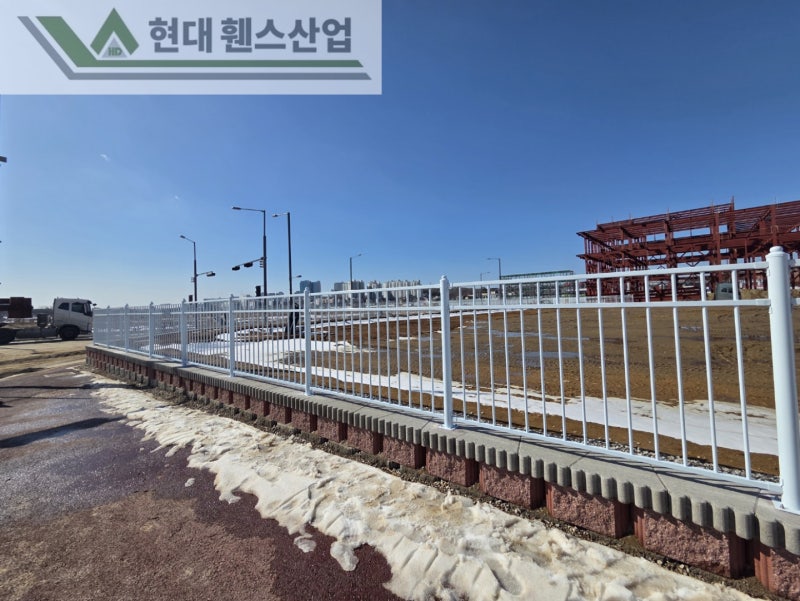 평택휀스 펜스 울타리 - 평택시 칠괴동에 위치한 브레인시티 신도시 부근 일반산업단지 부지 경계에 베이직 C형휀스를 시공한 현장을 소개합니다.