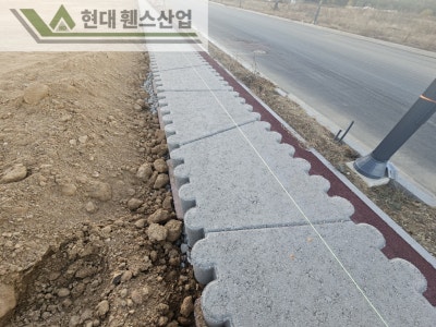평택휀스 펜스 울타리 - 평택시 칠괴동에 위치한 신축산업단지 부지 경계에 경계용 베이직 B형휀스를 시공한 현장을 소개합니다.