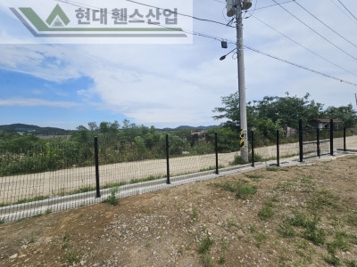 화성휀스 펜스 울타리 - 화성시 전곡항 부근 펜션단지에 경계용 메쉬휀스를 설치한 현장을 소개합니다. 화성휀스 펜스 울타리 - 화성시 전곡항 부근 펜션단지에 경계용 메쉬휀스를 설치한 현장을 소개합니다.