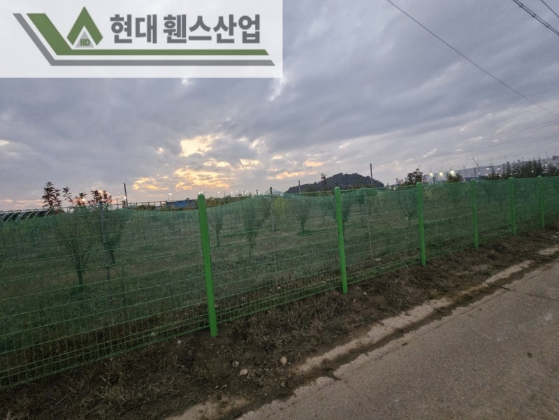 평택휀스 펜스 울타리 - 평택시 지제동 농막 경계에 메쉬휀스를 시공한 현장을 소개합니다. 평택휀스 펜스 울타리 - 평택시 지제동 농막 경계에 메쉬휀스를 시공한 현장을 소개합니다.