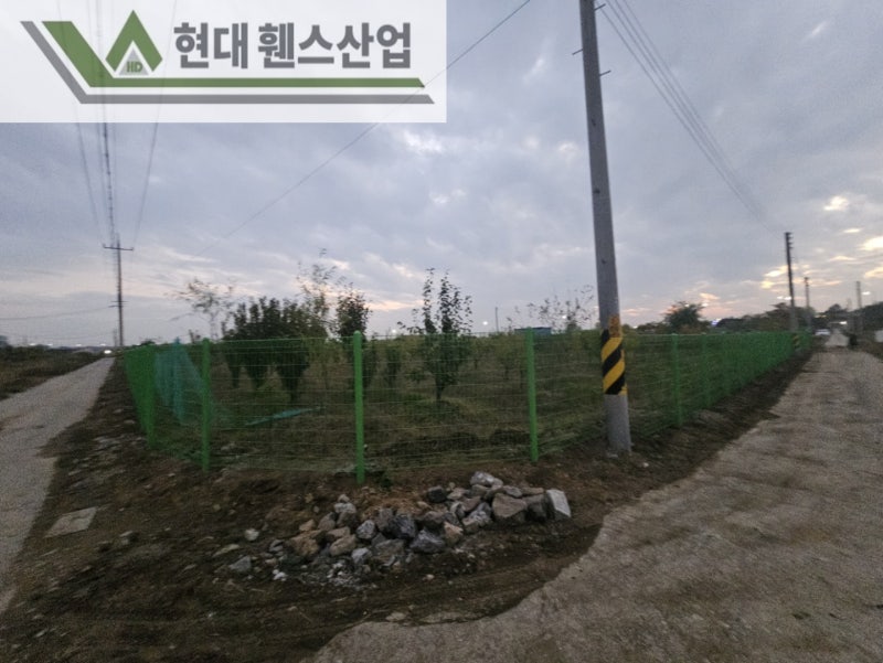 평택휀스 펜스 울타리 - 평택시 지제동 농막 경계에 메쉬휀스를 시공한 현장을 소개합니다. 평택휀스 펜스 울타리 - 평택시 지제동 농막 경계에 메쉬휀스를 시공한 현장을 소개합니다.