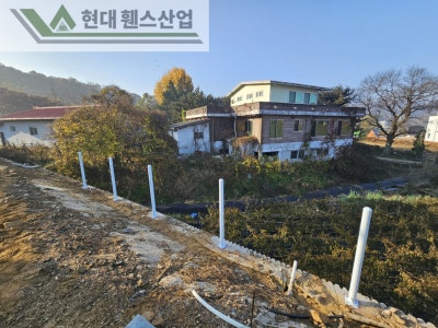 수원휀스 펜스 울타리 - 수원시 권선구 고색동에 위치한 신축 건물 경계에 추락방지용 메쉬휀스를 시공한 현장을 소개합니다.