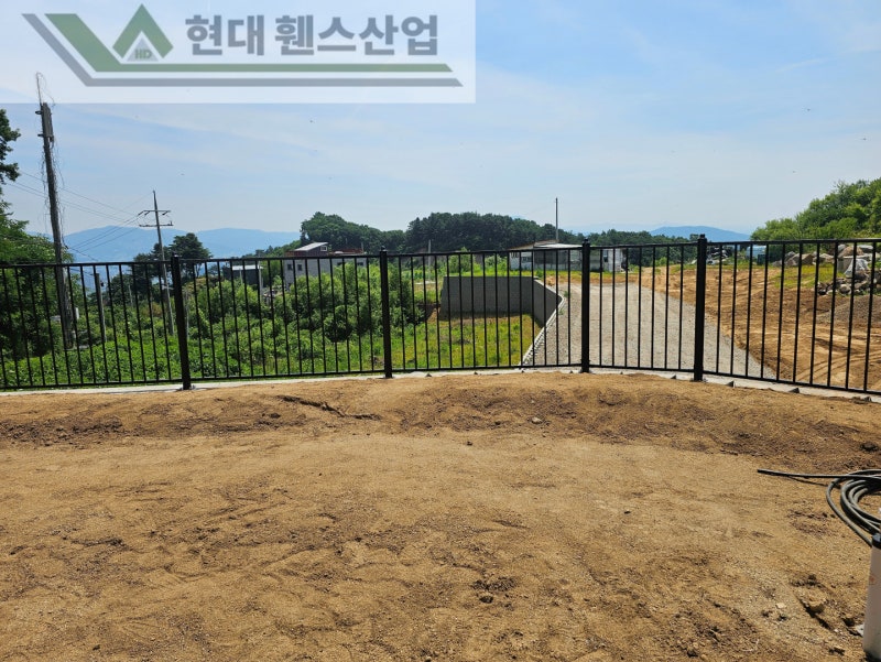 춘천휀스 펜스 울타리 - 춘천시 신북읍에 위치한 전원주택에 가성비 좋은 베이직휀스를 설치한 현장을 소개합니다.